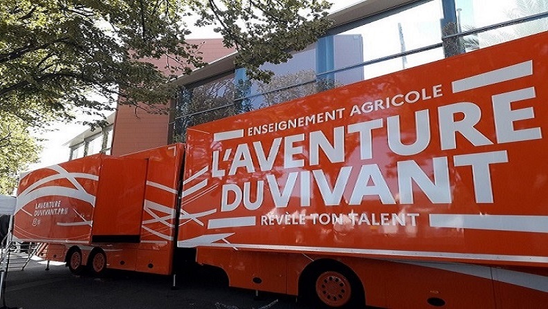 Le camion l'Aventure du vivant à la foire de Marseille en octobre 2023